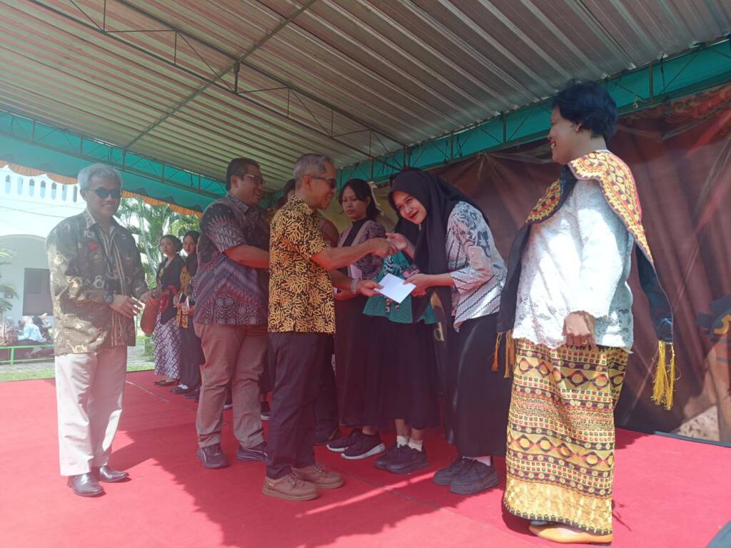 FIX AUTO BIKIN IRI! Pegadaian Turun ke SMKN 6 Solo, Siswa Auto Semangat Kejar Masa Depan Cerah dan Cuan Emas
