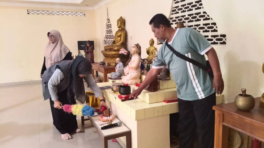 WAISAK 2026 di Wonogiri Auto Bikin Salut! Penyuluh Lintas Agama Turun Tangan Bersihkan Vihara, Semangat Toleransinya Bikin Adem