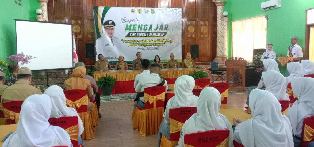 Beginilah Saat Bupati Sragen Sigit Pamungkas Mengajar di SMKN 1 Sambirejo, Tekankan Skill Dan Integritas Siswa Diera Digital