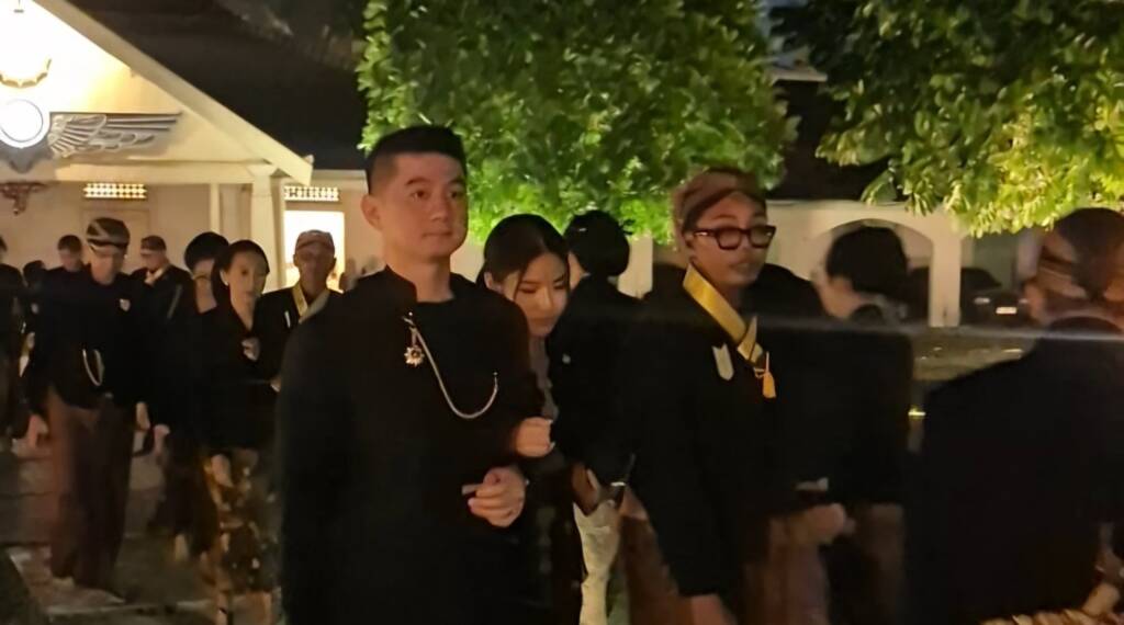 Chef Arnold, Giring hingga Bambang Pacul Hadiri Kirab Pusaka Malam 1 Sura di Mangkunegaran