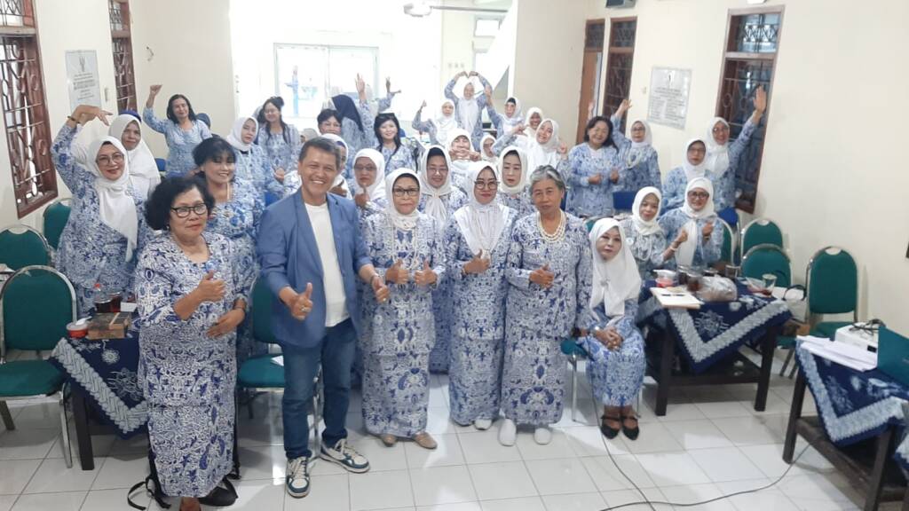 Puluhan Anggota IWAPI Surakarta Antusias Ikuti Pelatihan Kehumasan, Belajar Bangun Brand Lewat Cerita