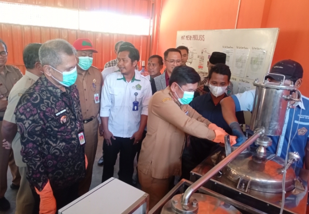 WOW! Wonogiri Siap Produksi Pertalite dan Solar dari Sampah Plastik, Sudah Dicoba ke Motor dan Traktor Hasilnya Jos