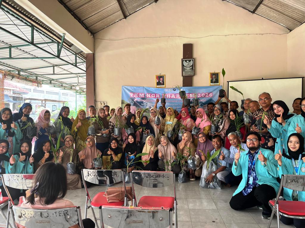 PKM HGR Pharmadem UNS Tingkatkan Literasi Kefarmasian dan Pemberdayaan Warga Desa Nguter