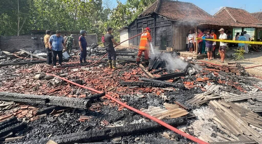 Kebakaran Rumah di Gondang Sragen, 2 Anggota Keluarga Kehilangan Tempat Tinggal