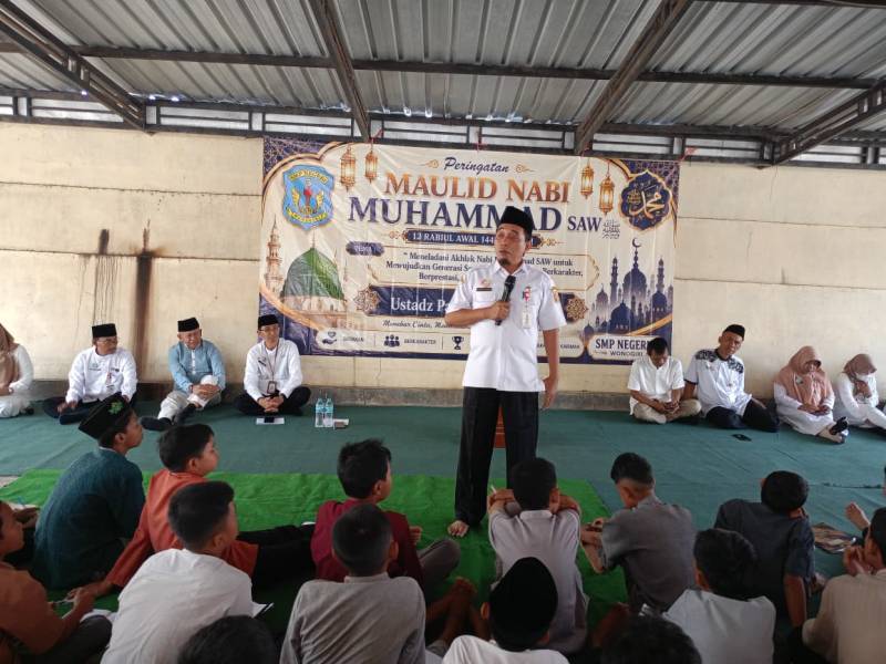 Maulid Nabi di SMPN 5 Wonogiri Tak Sekadar Seremoni, Pesan Ustaz Parman Hanif Jadi Bekal Siswa di Sekolah