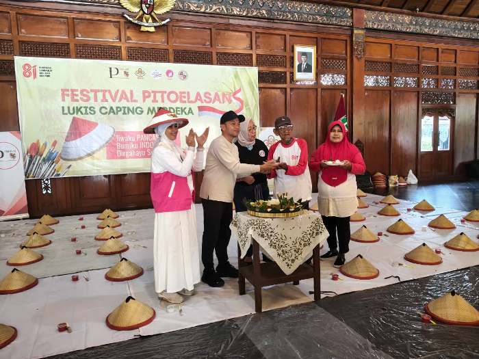2308 - Lukis caping - tumpeng