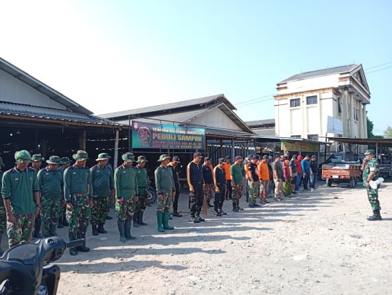 Pasar Keden Pedan Dibersihkan, TNI Gandeng Relawan dan Ormas Jelang HUT ke-81