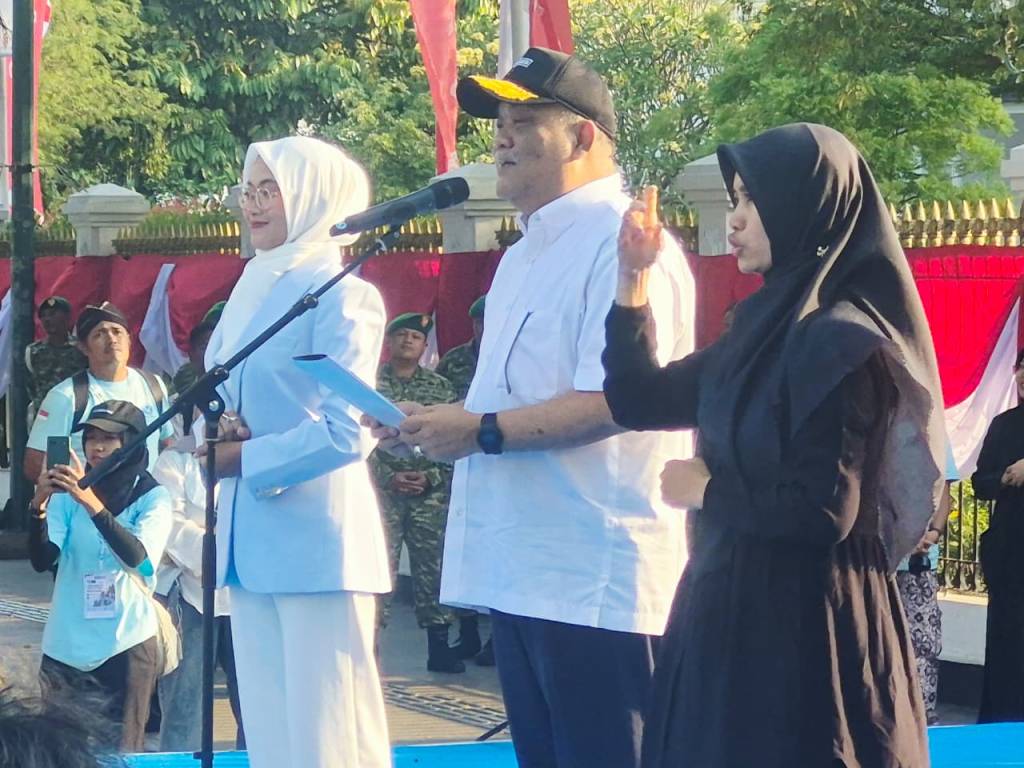 Rekor Muri, Membaca Teks Proklamasi Dengan Menggunakan Bahasa Isyarat