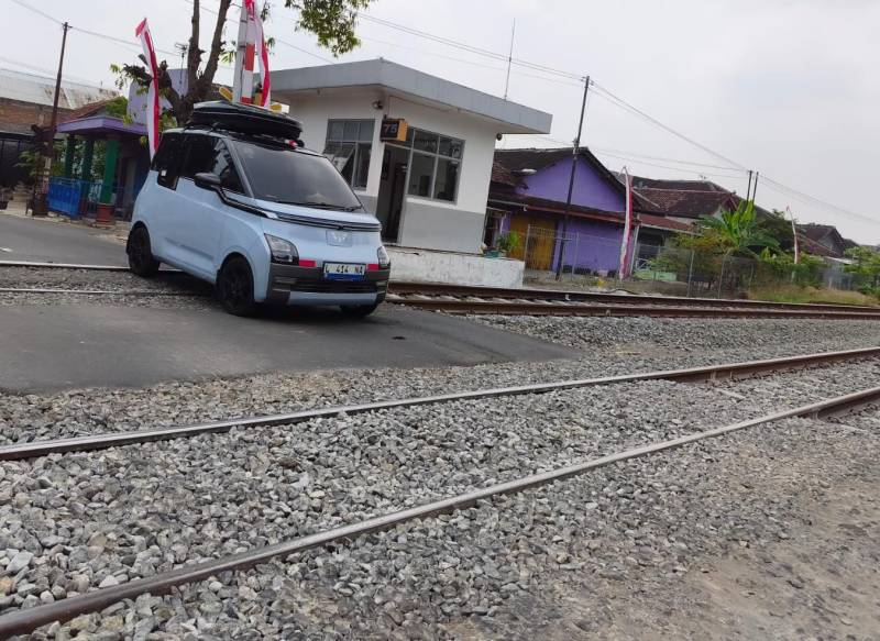 Rel Kereta Api di Gambiran Sragen