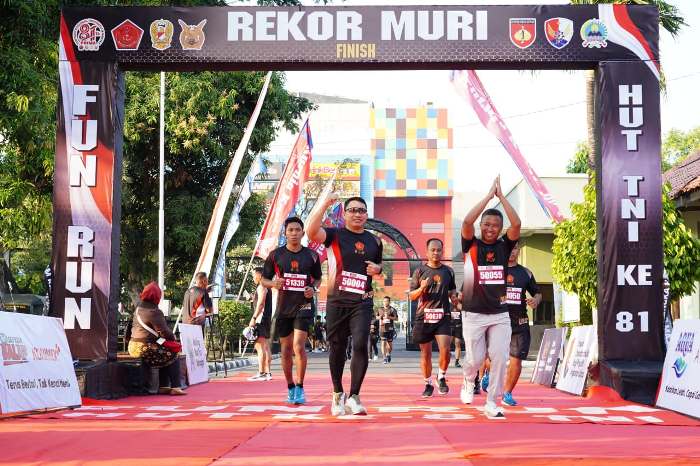 2.000 Pelari Semarakkan Fun Run HUT ke-81 TNI di Solo