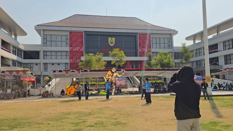 ​Meriahkan HUT ke-34, Bank Djoko Tingkir Gelar Pterosarus Kite Competition Part 2 Perpaduan Unik Peradaban Purba dan Modernisasi