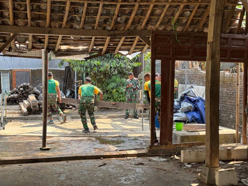 Bukan Sekadar Datang, Prajurit Yonif 413 Bremoro Cek Satu per Satu Kondisi Panti Asuhan Al Khusna Sukoharjo