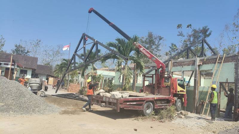 Hari ke-37 Revitalisasi SDN 2 Temon Wonogiri: Kuda-Kuda Besi Mulai Terpasang, Dinas Pendidikan Ikut Kawal Detail Teknis