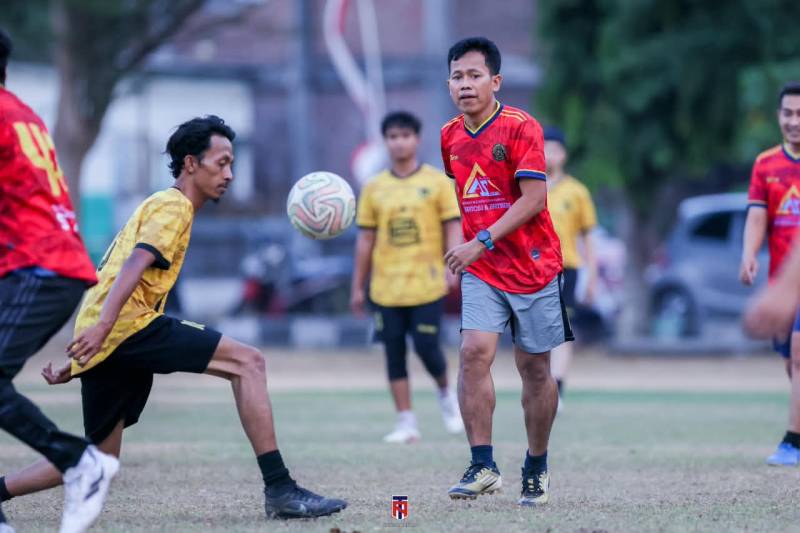 Ajang Silaturahmi Lintas Profesi: Tampil Perkasa, PWI Surakarta FC Rajai Trofeo Fun Football di Donohudan