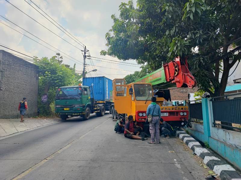 Kecelakaan Beruntun di Mojosongo Solo: Truk Crane Gasak 10 Motor di Jam Berangkat Sekolah, Kakek Menderita Patah Kaki