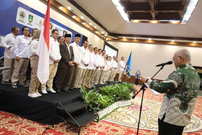 Lantik PWI Surakarta, Ketua Umum Akhmad Munir Ingatkan Profesi Wartawan Harus Menjadi Penjernih Informasi di Tengah Maraknya Hoaks 